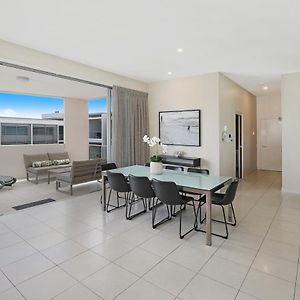 One Bedroom Apartment Sea View